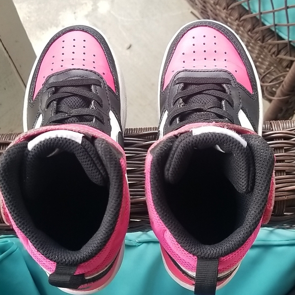 Nike Kids Black and Pink Sneakers - Picture 8 of 11